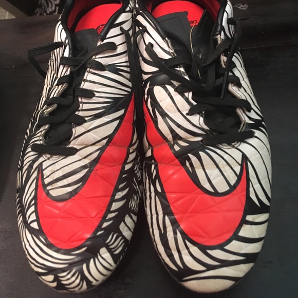 Nike Shoes - Nike soccer cleats, ladies size 9.5
